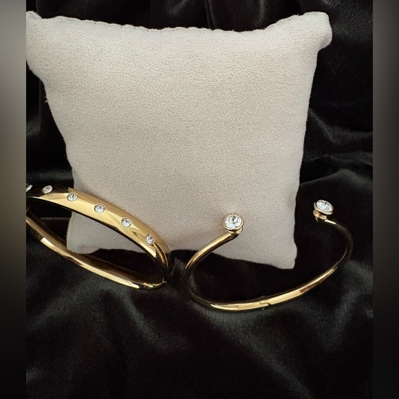 Ladies' Bulova Crystal Accent Gold-Tone Watch and Bangle Set (Model: 98X115) - Picture 4 of 4